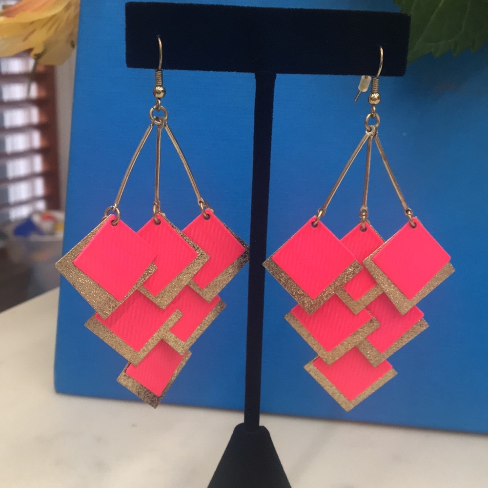Neon Pink & Gold Dangle Earrings 💕